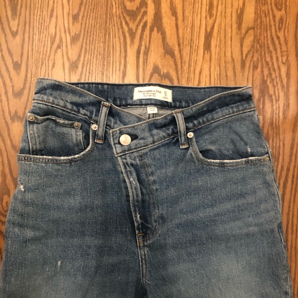 Abercrombie & Fitch Curve Love 90s Ultra High Rise Straight Jeans - Picture 8 of 8